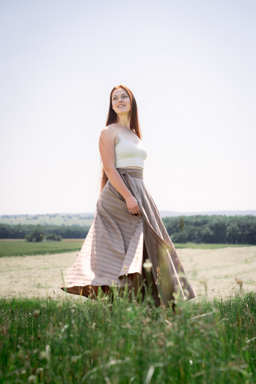KOLOVÁ BÉŽOVÁ - SATÉN — foto 2