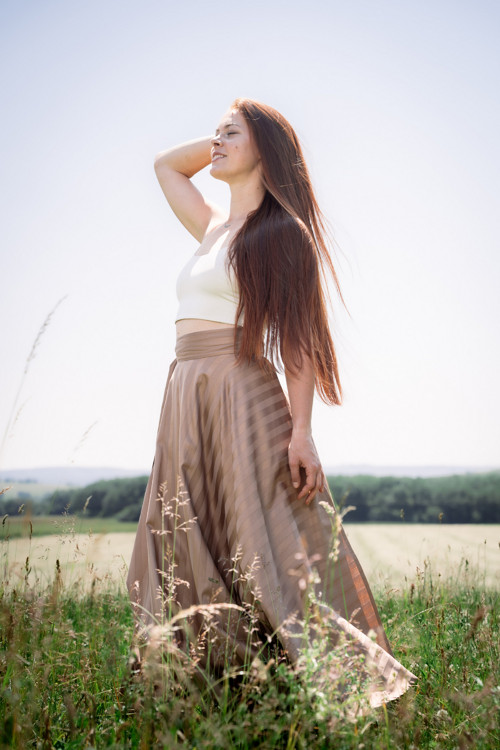 KOLOVÁ BÉŽOVÁ - SATÉN — foto 4