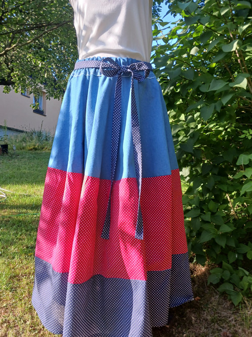 Sukně kolová s puntíky — foto 6