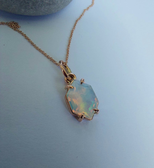 Drahý opál v rose gold — foto 3