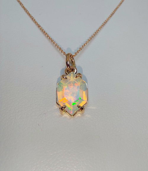 Drahý opál v rose gold — foto 5
