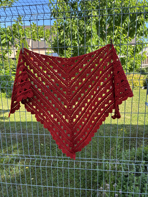 Velký háčkovaný šátek „Horké jahody“ — foto 6