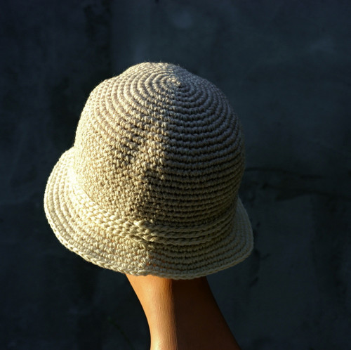 Klobouk Cloche pískový — foto 3