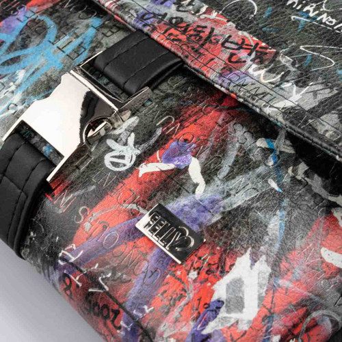 Crossbody kabelka/ledvinka černá - graffiti — foto 5