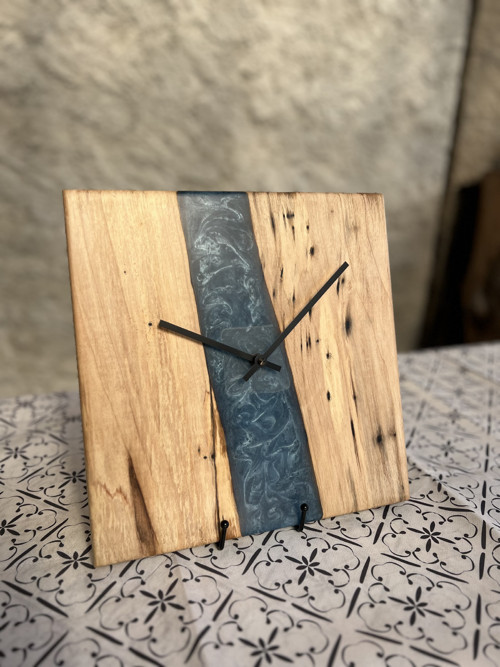 Javorové hodiny s Modrým epoxidem — foto 2