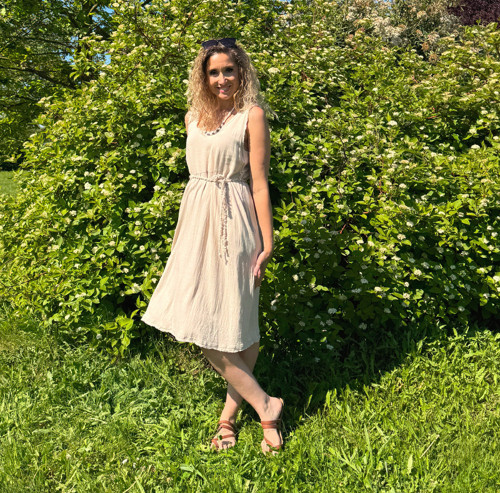 Šaty krátké béžové — foto 5