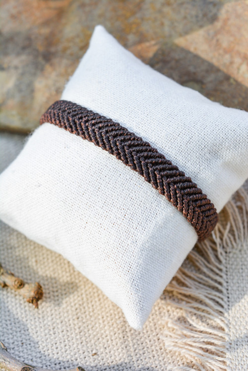 Minimalistický macramé náramek - čokoládová — foto 2