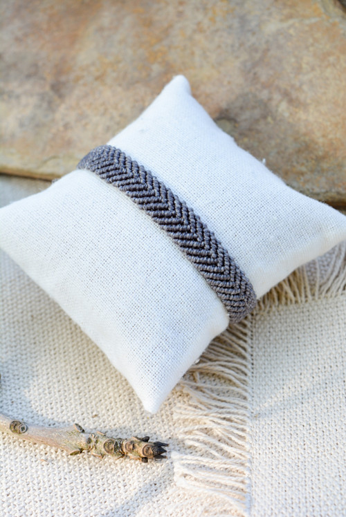 Minimalistický macramé náramek - ocelová — foto 2