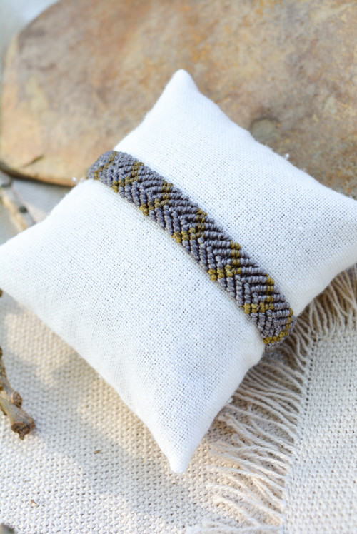 Minimalistický macramé náramek - zelenošedá — foto 2