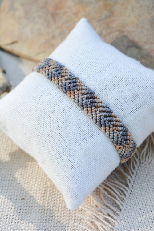 Minimalistický macramé náramek - indian II. — foto 2