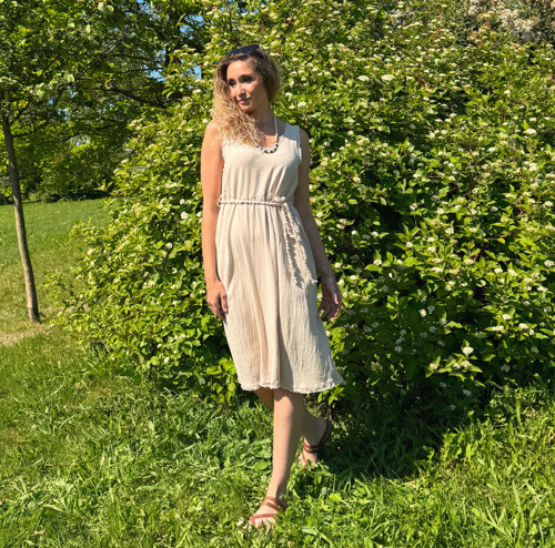 Šaty krátké béžové — foto 6