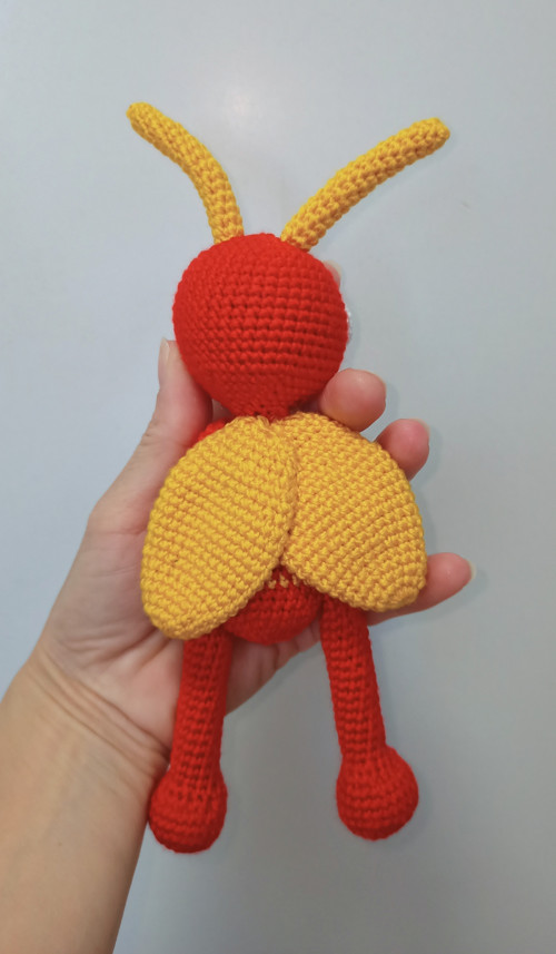 Háčkovaný cvrček - 24 cm — foto 4