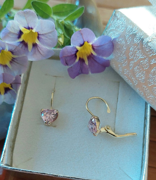 Zlaté naušnice-srdíčka pink — foto 2