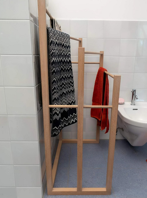 Drevený stojan na uteráky — foto 2