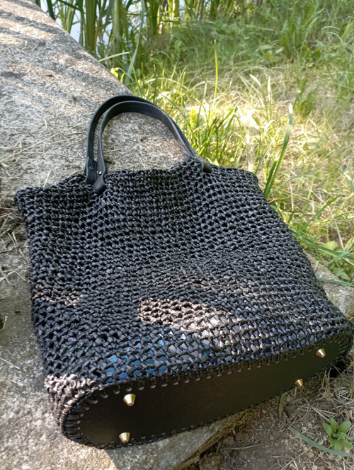 Černá háčkovaná kabelka raffiana — foto 6