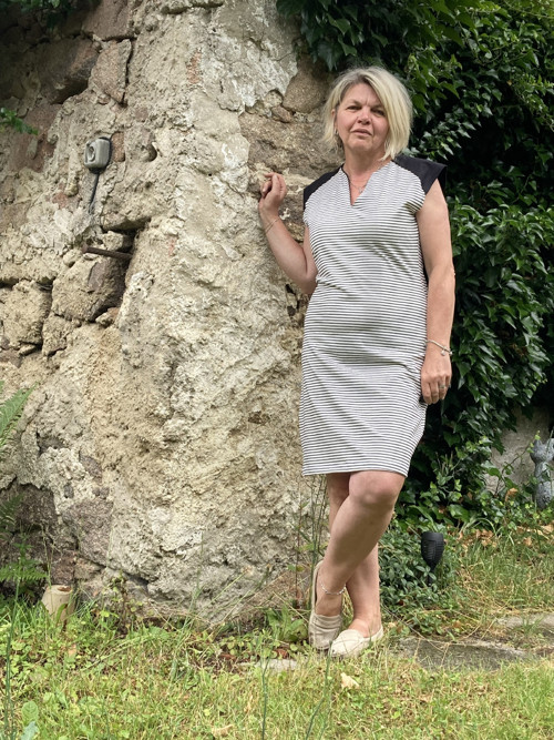 Šaty pruhované černobílé — foto 3