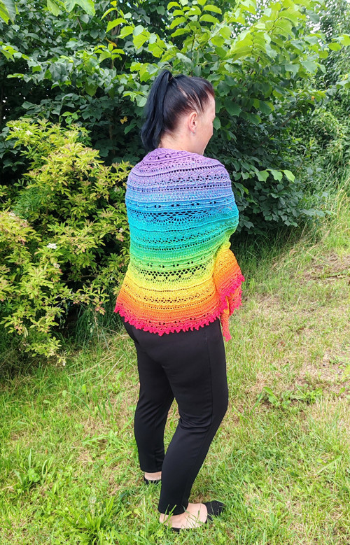 Háčkovaný šátek Allyana Half Circle — foto 3