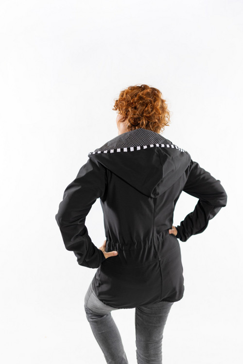 Bunda z letního sofhtshellu — foto 3