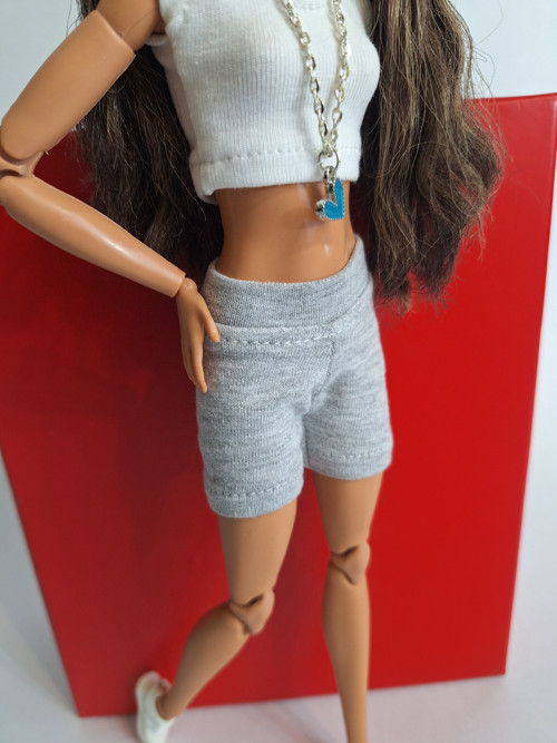 Šedé natahovací šortky pro Barbie — foto 2