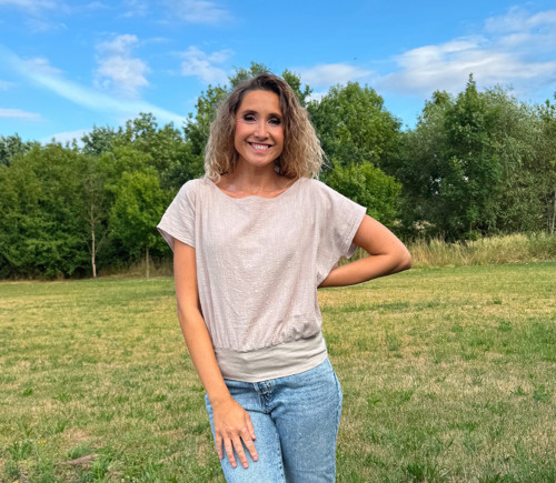 Volný top s pasem béžový — foto 2