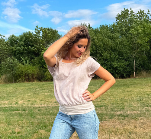 Volný top s pasem béžový — foto 4