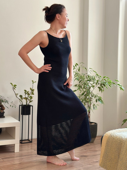 Letní pletené šaty – černá elegance — foto 6