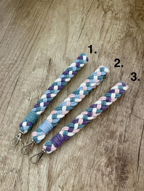 Macramé klíčenka — foto 5