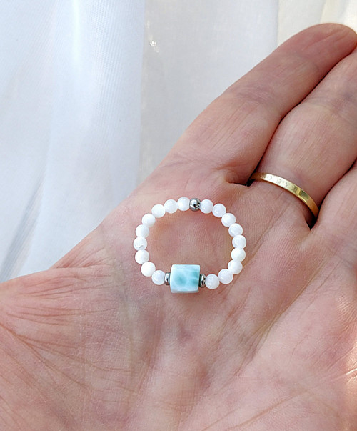 Prstýnky z minerálů / perleť + larimar / — foto 3
