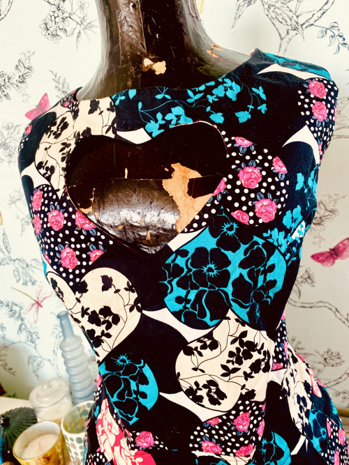 Šaty retro pin-up — foto 3