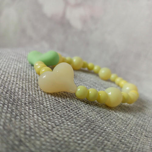 Náramek žlutý se srdíčky — foto 4