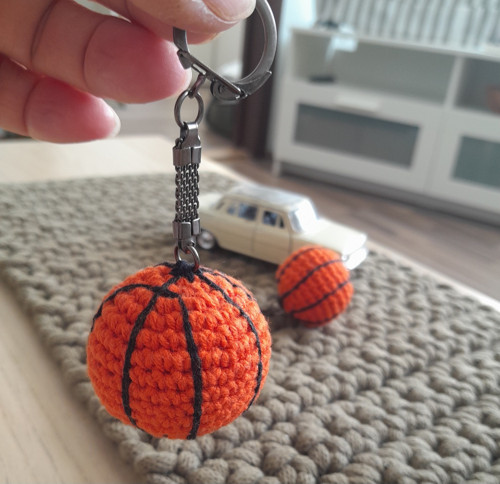 Basketbalový míček - klíčenka — foto 2