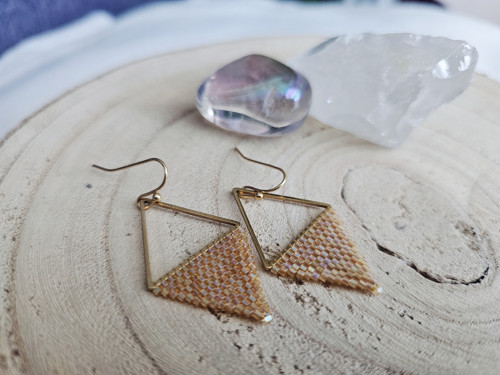 Gold rainbow triangles - šité náušnice — foto 2