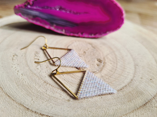 White rainbow triangles - šité náušnice — foto 2