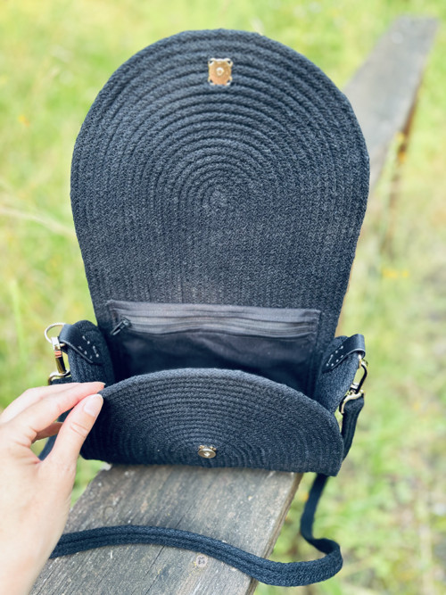 Černá crossbody kabelka SKLADEM — foto 2