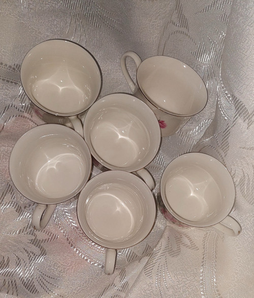Jemný porcelánový hrníček — foto 5