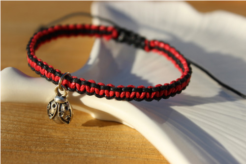 Beruška. Náramek macramé. — foto 4