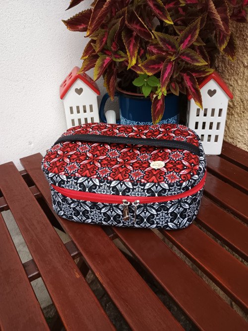 Hranatá toaletní taška — foto 2