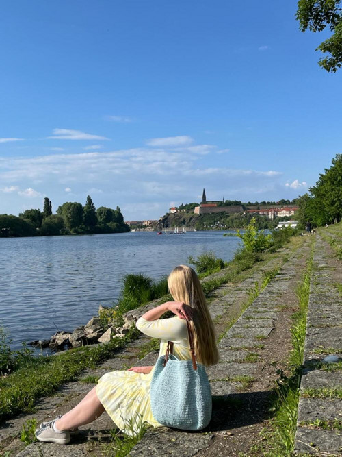 Háčkovaná taška z rafie — foto 4