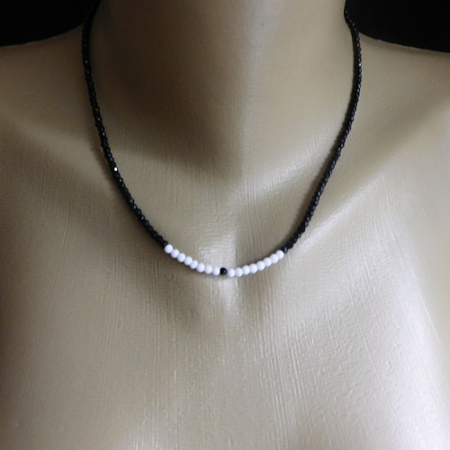 Náhrdelník - černý spinel, bílý spinel — foto 5