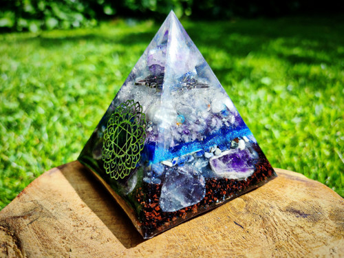 Orgonit velká pyramida, ametyst - křišťál — foto 3