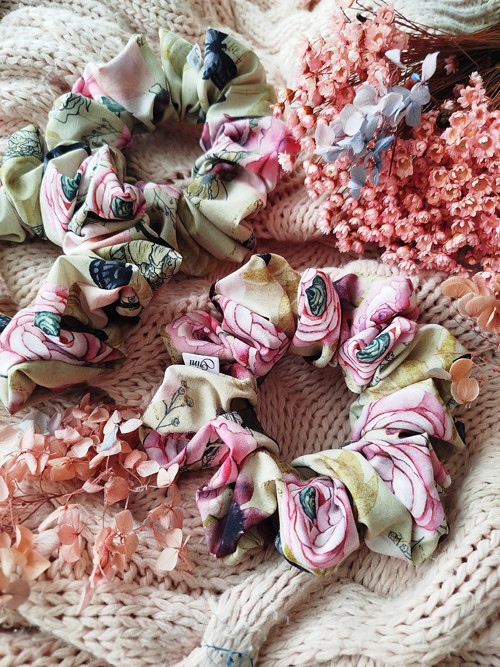 Gini HEDVÁBNÁ scrunchie M- ROSALY — foto 2