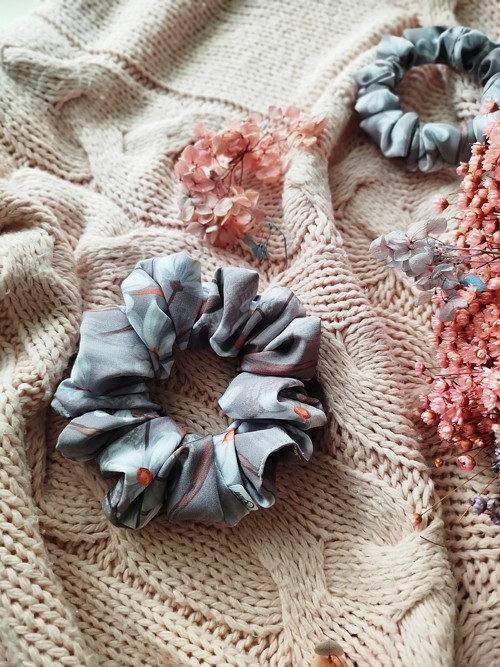 Gini HEDVÁBNÁ scrunchie M- LATÉ KOPRETINY — foto 2