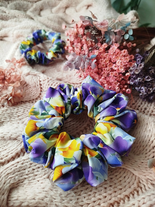 Gini HEDVÁBNÁ scrunchie M- MACEŠKY — foto 2