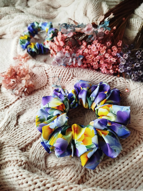 Gini HEDVÁBNÁ scrunchie M- MACEŠKY — foto 3
