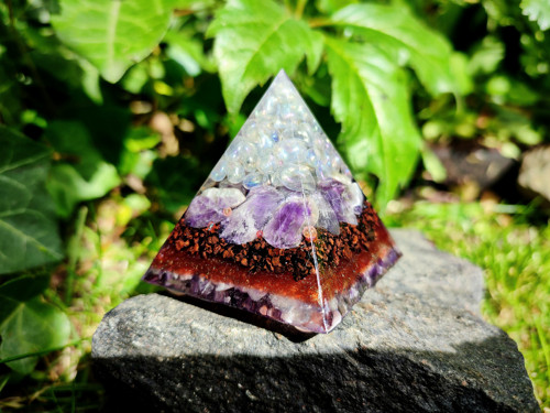 Orgonit pyramida, AQUA AURA a ametyst — foto 3
