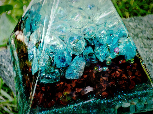 Orgonit pyramida, AQUA AURA a apatit — foto 3