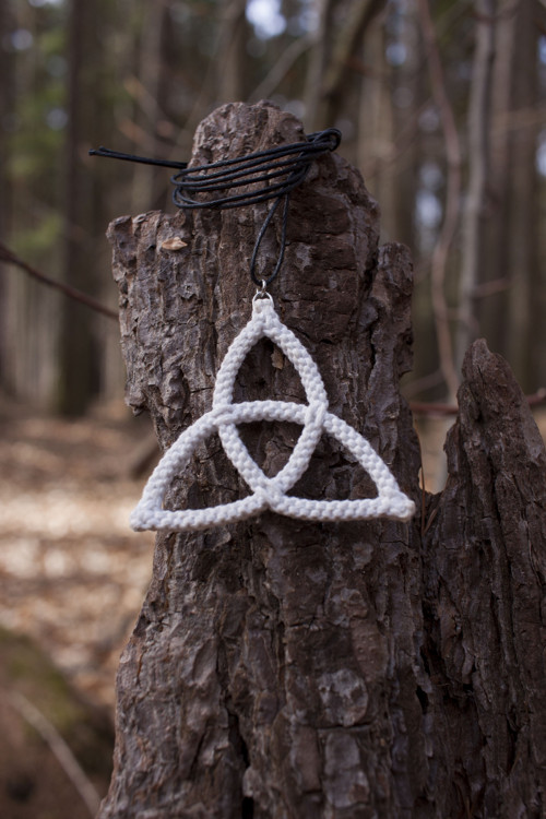 Bílá triquetra — foto 3