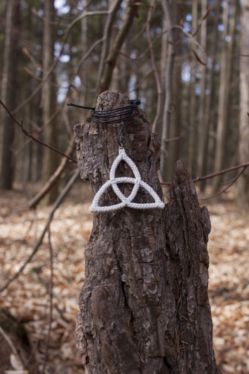Bílá triquetra — foto 2