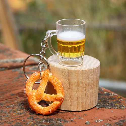 Pivo a preclík (přívěsek) — foto 3