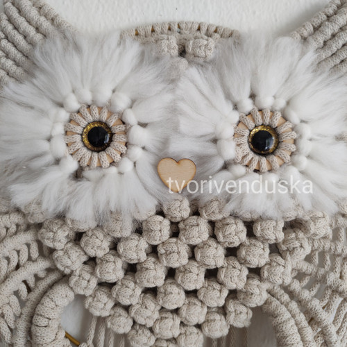 Macramé Sova velká s ovčím rounem — foto 3